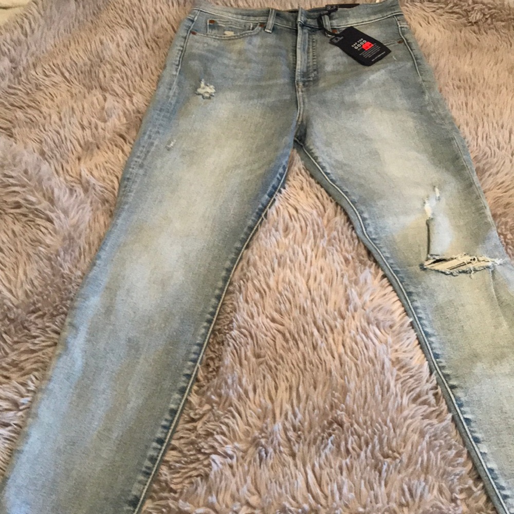 Distressed high waisted gap jeans